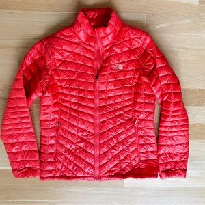 The North Face women’s Thermoball Trekker Jacket, Fire Brick Red, size Large